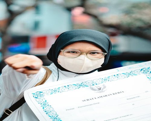 Suasana kerja di kantor modern
